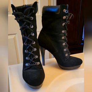 Sz 7.5 high heeled lace-up boots